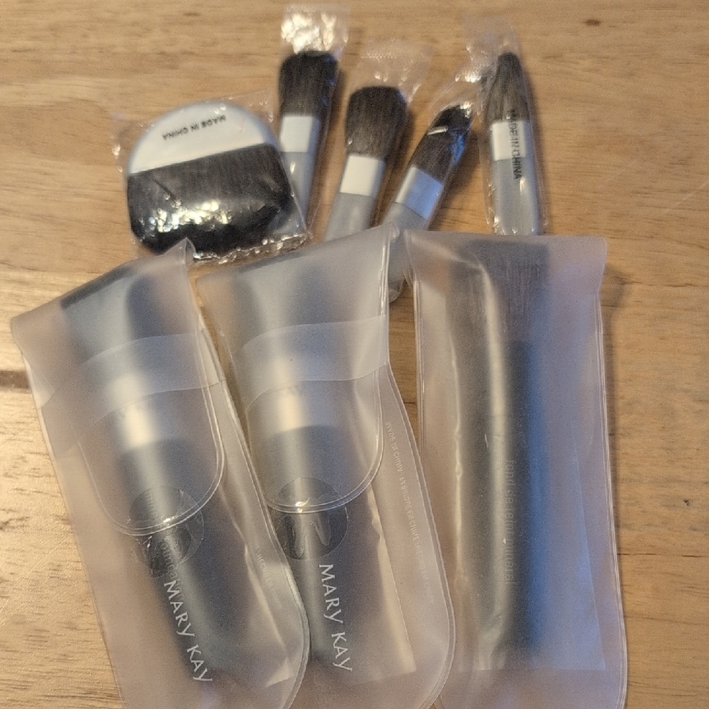 Mary Kay Miscellaneouse Makeup Brushes